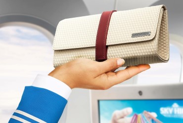 Jan Taminiau designs new KLM comfort bag
