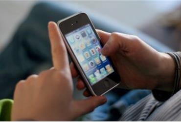 Business travellers, watch your iPhones! Apple’s smartphone is now officially the most popular item to steal in a robbery in New York city. Nearly a fifth of 2013 New York City thefts involved Apple devices. So if your Apple device is dear to you, hold on to it and pay attention, especially when travelling the subway!