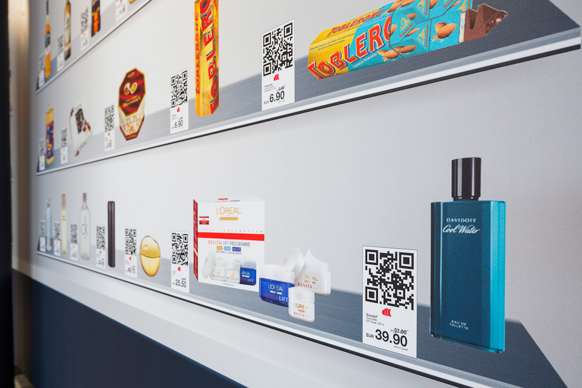 QR shopping wall, Frankfurt airport QR shopping wall, Frankfurt airport