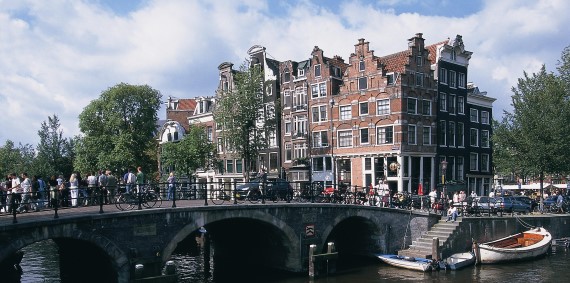 W finally touches down in Amsterdam