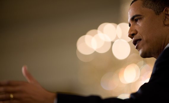 Obama promises to cut lines at US airports