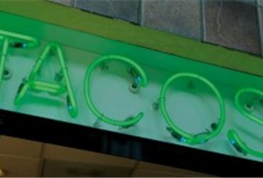 While travelling the world for business, you will come across signature dishes that cities you visit are known for. Minneapolis is famous for its Juicy Lucy hamburger, don’t leave this city without having tried one. Philadelphia? Try the Philly Cheesesteak! AskMen.com has compiled a truly de-li-ci-ous a list of 50 cities known for a specific type of food. 