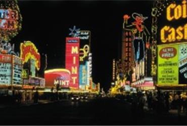 Las Vegas’ latest attraction has no real connection to blackjack or any other game. However, it comes close to a giant spinning roulette wheel. The Las Vegas High Roller Observation Wheel takes you up 550 feet (168 meters) in the sky, offering a unique view of the Las Vegas Strip.