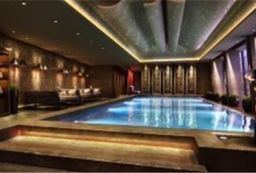 Fancy a swim in the highest swimming pool in Western Europe? Fly to London and book the Shangri-La Shard hotel. To go to the pool, hit the button for the 52nd floor of this new hotel!