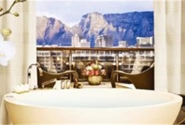 What is the best view you ever had from your hotel bathroom? We think the ‘One&Only Cape Town's Table Mountain Suite’ bathroom may be a strong contender.
