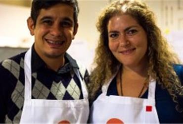 If you are on a business trip and consider yourself a food lover, the idea of having a bland burger on your own in the 24/7 hotel restaurant may not be very appealing. If you are in for a culinary adventure, try EatWith, the new social dining app.