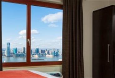 A new 492-room Holiday Inn has just opened on Manhattan, NYC.  The Holiday Inn Manhattan-Financial District hotel is located in the heart of New York City’s downtown business center. 