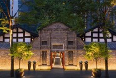 If you are familiar with The Opposite House in Beijing and The Upper House in Hong Kong, you will like the new Temple House hotel in Chengdu, China. The small-scale hotel, featuring 100 rooms and 42 apartments, is a very interesting part of the local government’s conservation project to preserve heritage buildings next to the thousand-year-old Daci Temple.