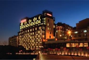 Istanbul now offers a second upscale Mövenpick property. The greatest attractions of the brand new 136-room Mövenpick Hotel Istanbul Golden Horn are the panoramic views of the city and the historic waterfront from every hotel room.