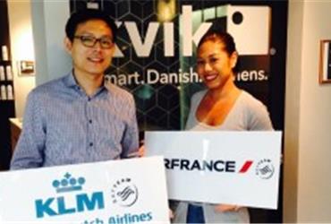 The BlueBiz birthday winner of July is Savija Korslund from Thailand. She won two tickets to an Air France KLM destination of her choice. On the photo: Mrs. Korslund and AIR FRANCE KLM Sales & Marketing Manager, Mr. Surawut Chotboonruang.