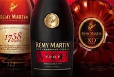 It is a familiar experience to most travellers – arriving at the security checkpoint and realising you did not empty your bottle of coke or water. Two or three big gulps and you can throw away the bottle before entering the checkpoint. A Chinese traveller did the same with the cognac she was not allowed to take on her flight.