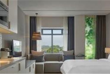 The Element brand now has its first hotel in The Netherlands. The opening of Element Amsterdam in the Zuidas area of this city marks the second Element hotel in Europe, following Element Frankfurt Airport Hotel which opened in 2014.