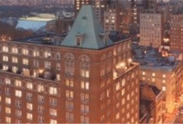 In New York, travelling for business in style comes at a price. If your business allows you to spend $75,000 per night, read on. The Mark Hotel’s grand penthouse is now officially the largest penthouse suite in the United States.