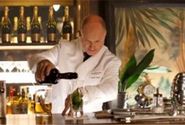 After four years of extensive refurbishment works, the Hotel Ritz Paris has finally reopened. Paris’ most exclusive hotel now features 71 rooms and a further 71 suites, as well as an indoor swimming pool, Turkish baths and sauna, two fitness rooms.